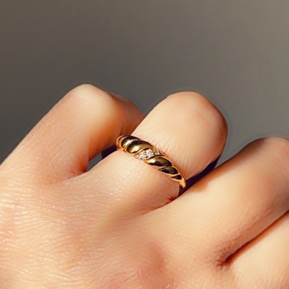 14k Gold finish Sterling Silver Classic Gold Twist CZ Ring - Picture 15 of 17